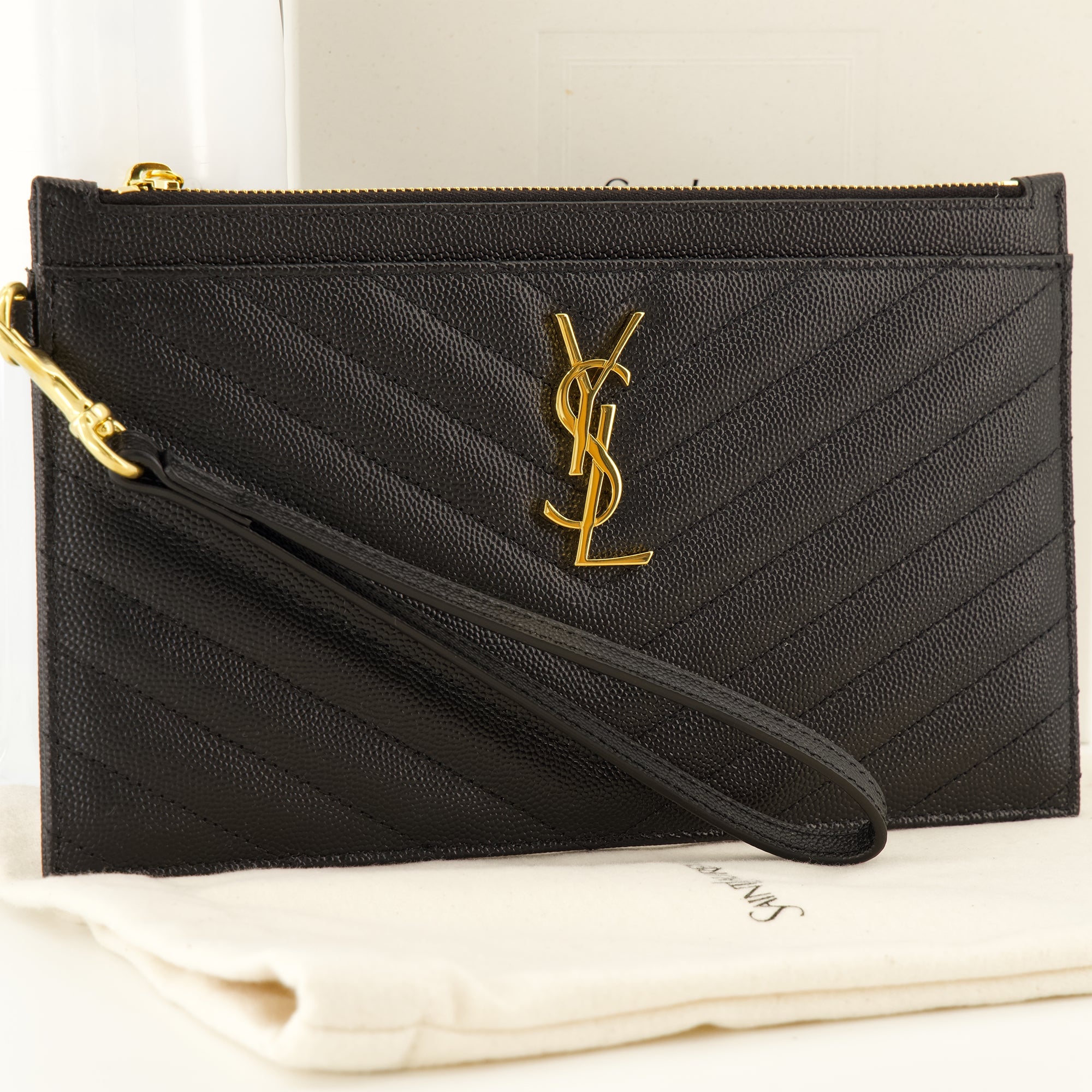 Pochettes Cassandre Leather Clutch in Black Saint Laurent Noir Femme
