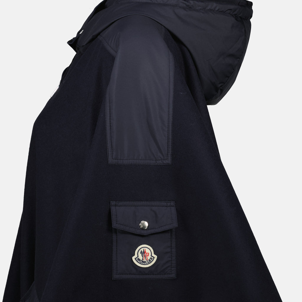 Image of the dark blue wool cape from the Moncler brand for Women - Spring-Summer 2026 - Detailed View_1