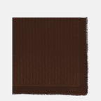 Imagen del chal FF marrón de la marca Fendi para mujer - Temporada Otoño-Invierno 2025 - Vista Frontal