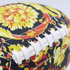 유니섹스용 바로코 프린트 럭비공 이미지 - Versace 브랜드 - 2021 봄-여름 시즌 - 세부 보기 2