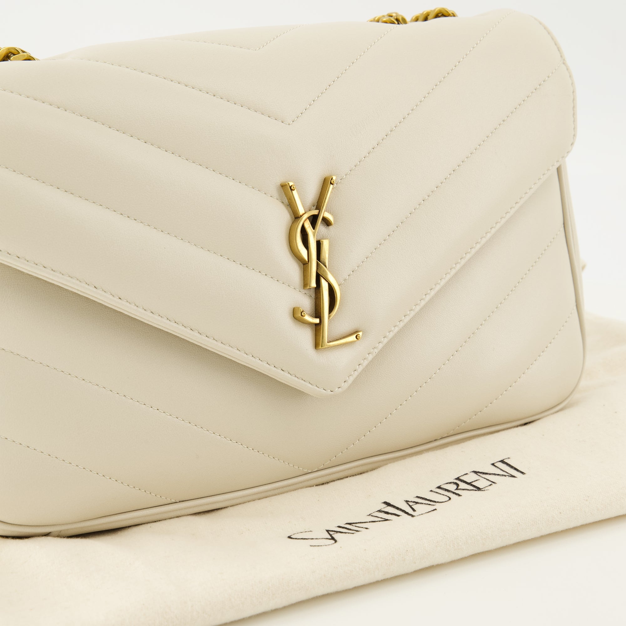 Image de l'article Sac Loulou medium de la marque Saint Laurent pour Femme - Saison Automne-Hiver 2025 - Vue détaillée_2