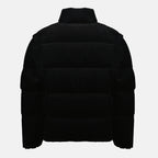 Imagem do casaco de puffer em veludo côtelé preto da marca Prada para Homem - Temporada Outono-Inverno 2025 - Vista Traseira