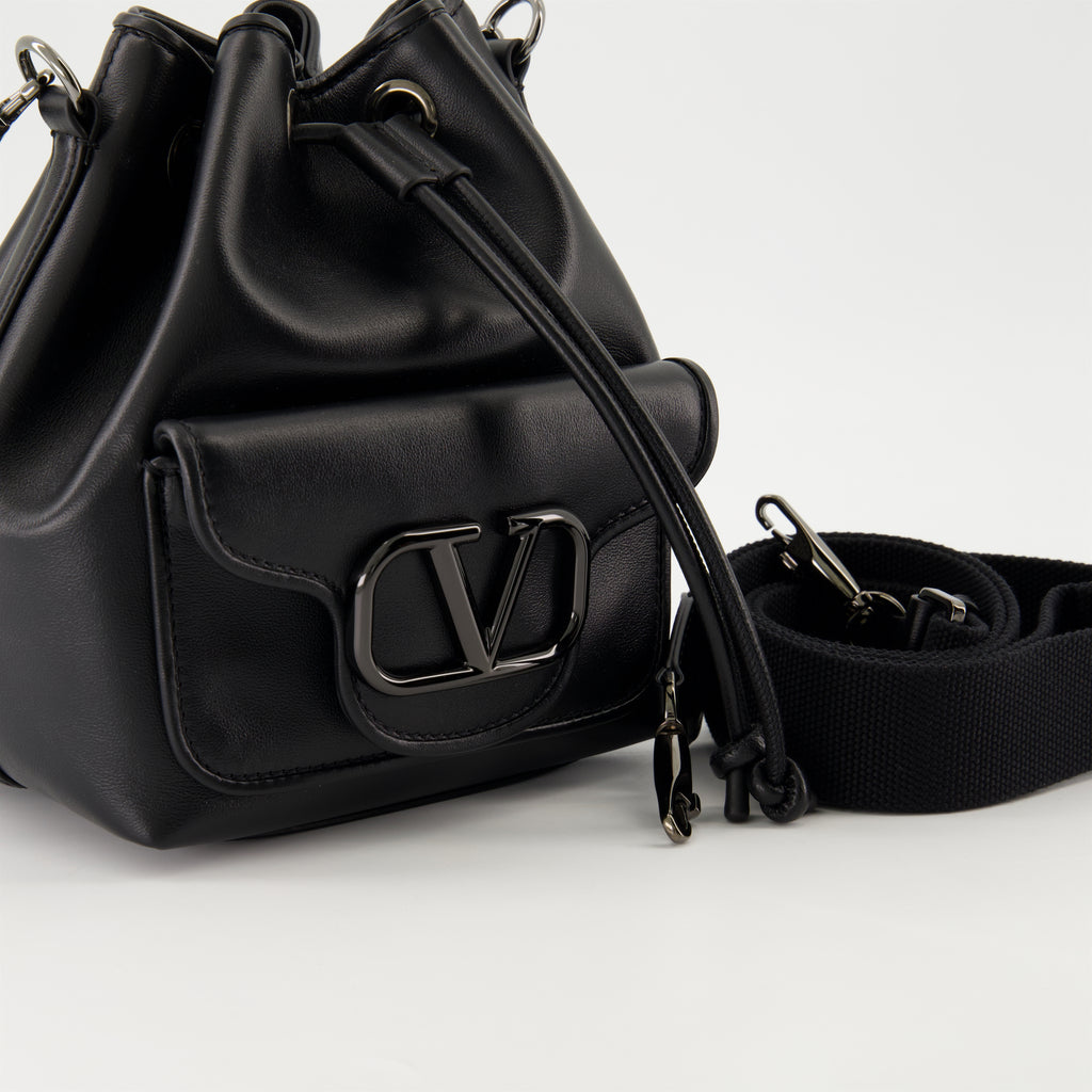 Bucket bags Sac seau VLogo Valentino Garavani Black Femme