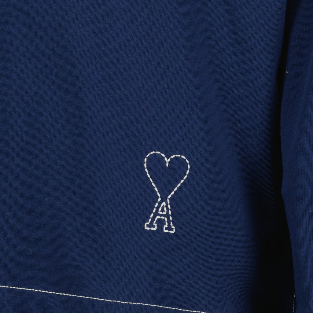 Imagem do polo de mangas longas azul marinho em algodão da marca Ami PARIS para Homem - Temporada Primavera-Verão 2026 - Vista Detalhada_1