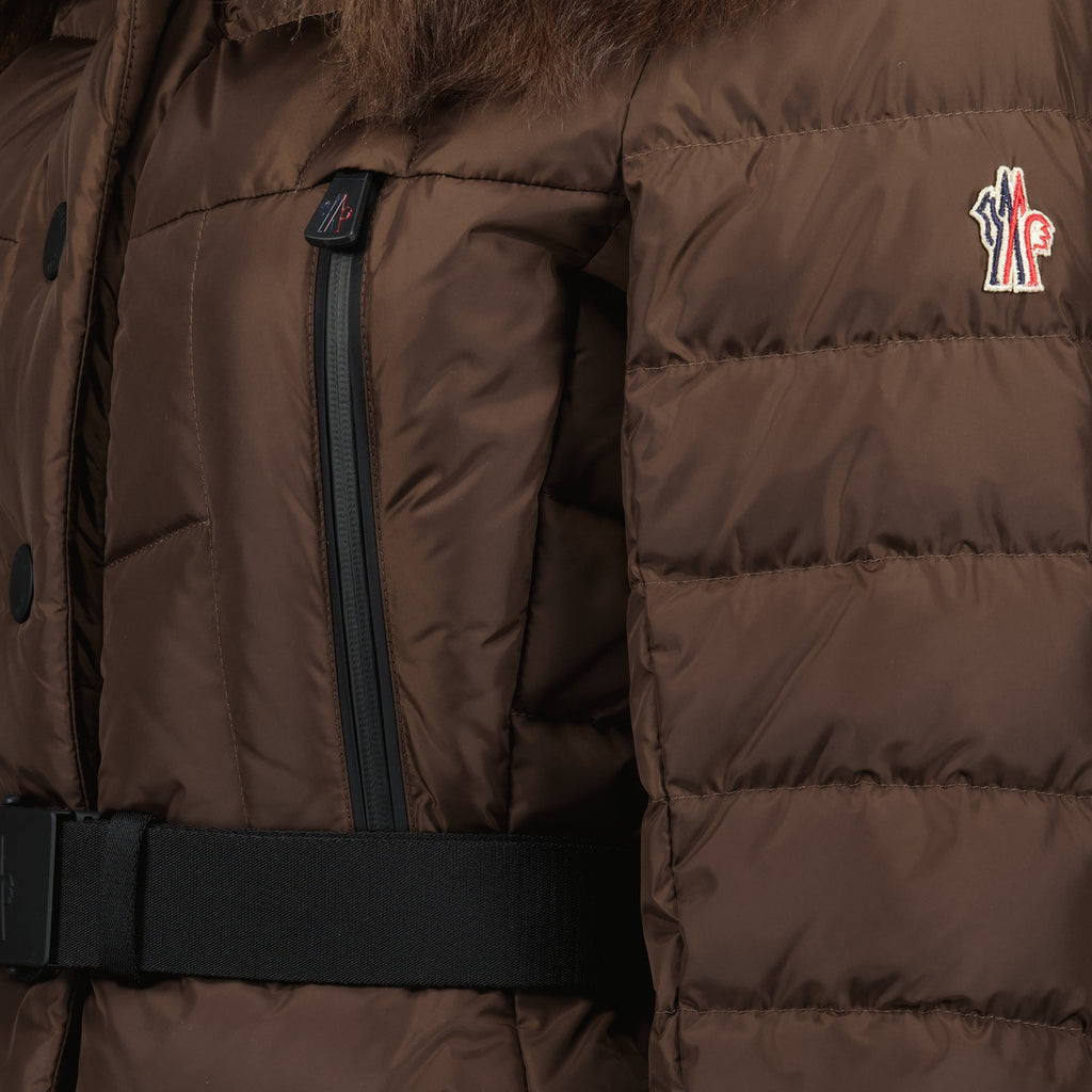 Image de l'article Doudoune Beverley marron de la marque Moncler Grenoble pour Femme - Saison Automne-Hiver 2025 - Vue détaillée_2