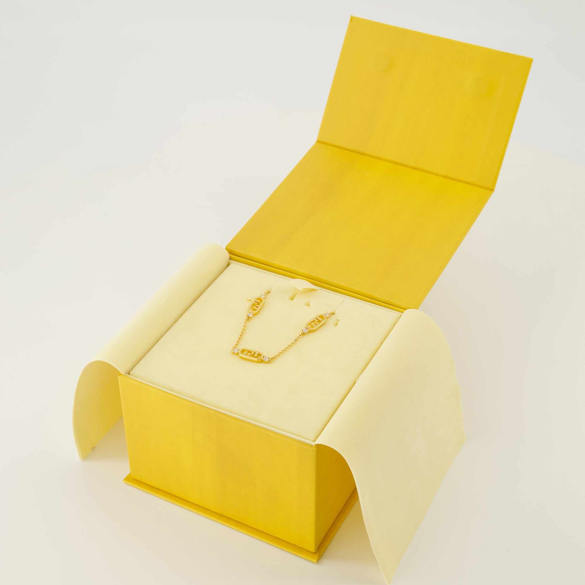 Image de l'article Collier O'Lock doré de la marque Fendi pour Femme - Saison Automne-Hiver 2025 - Vue détaillée_3