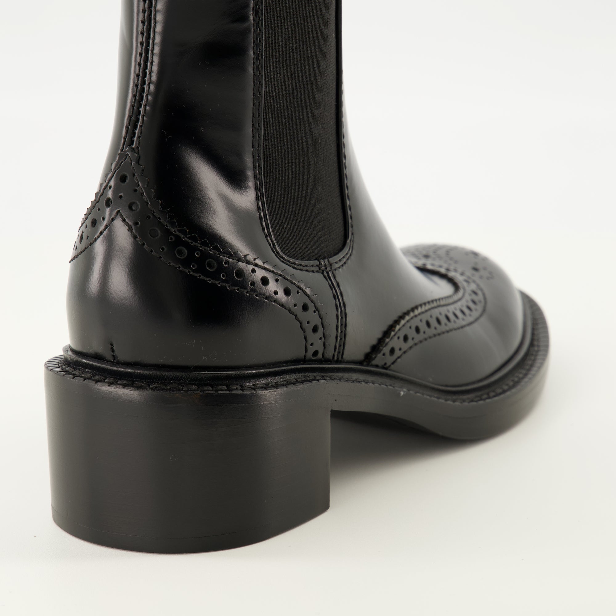 Image of the Saint Laurent Women's Chelsea Boots - Autumn-Winter 2025 - Back view