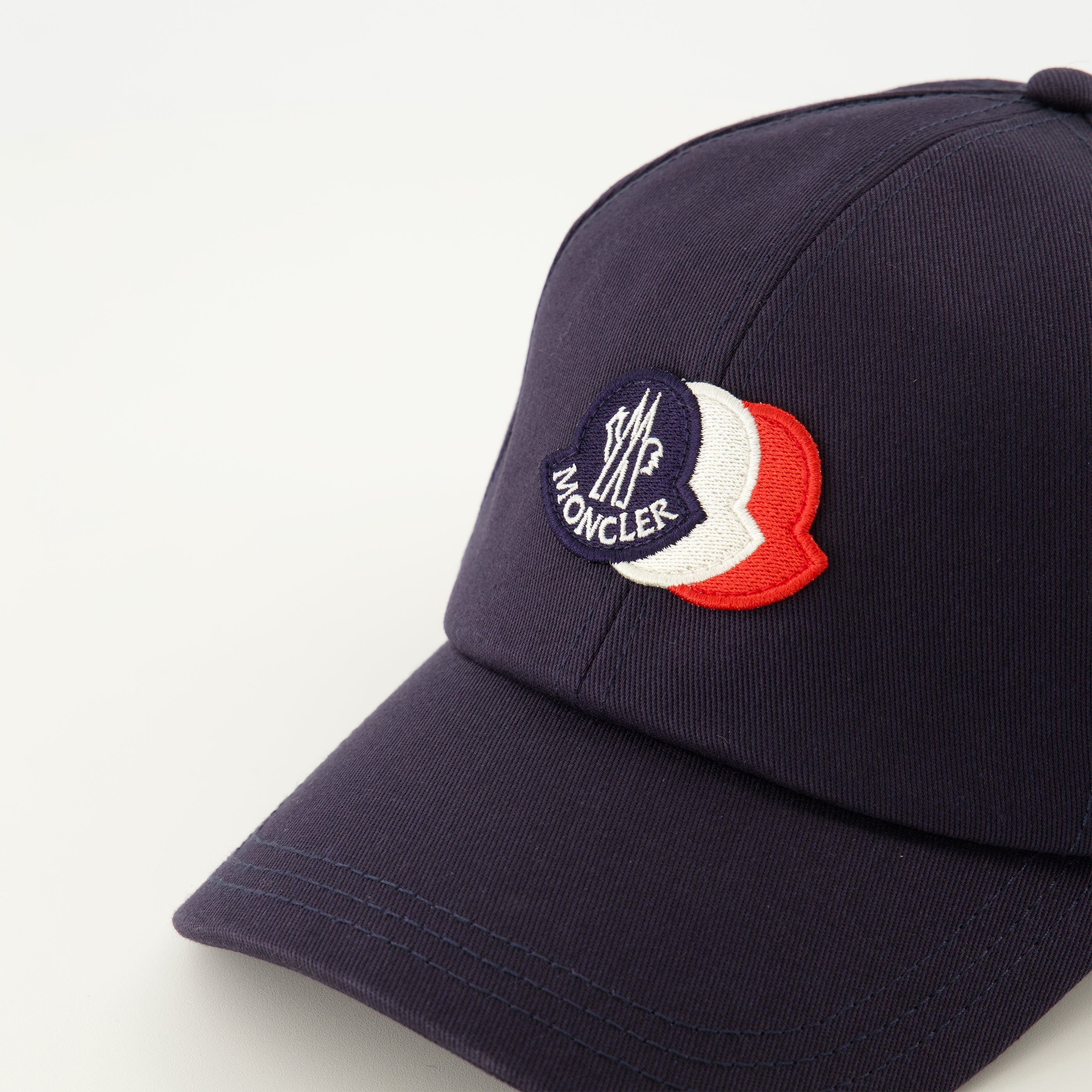 Image de l'article Casquette à logo bleu marine de la marque Moncler pour Homme - Saison Printemps-Été 2026 - Vue détaillée_3
