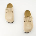 Bild der Boston-Pantoletten von Birkenstock für Damen - Herbst-Winter 2025 - Ansicht von oben des Paares Schuhe