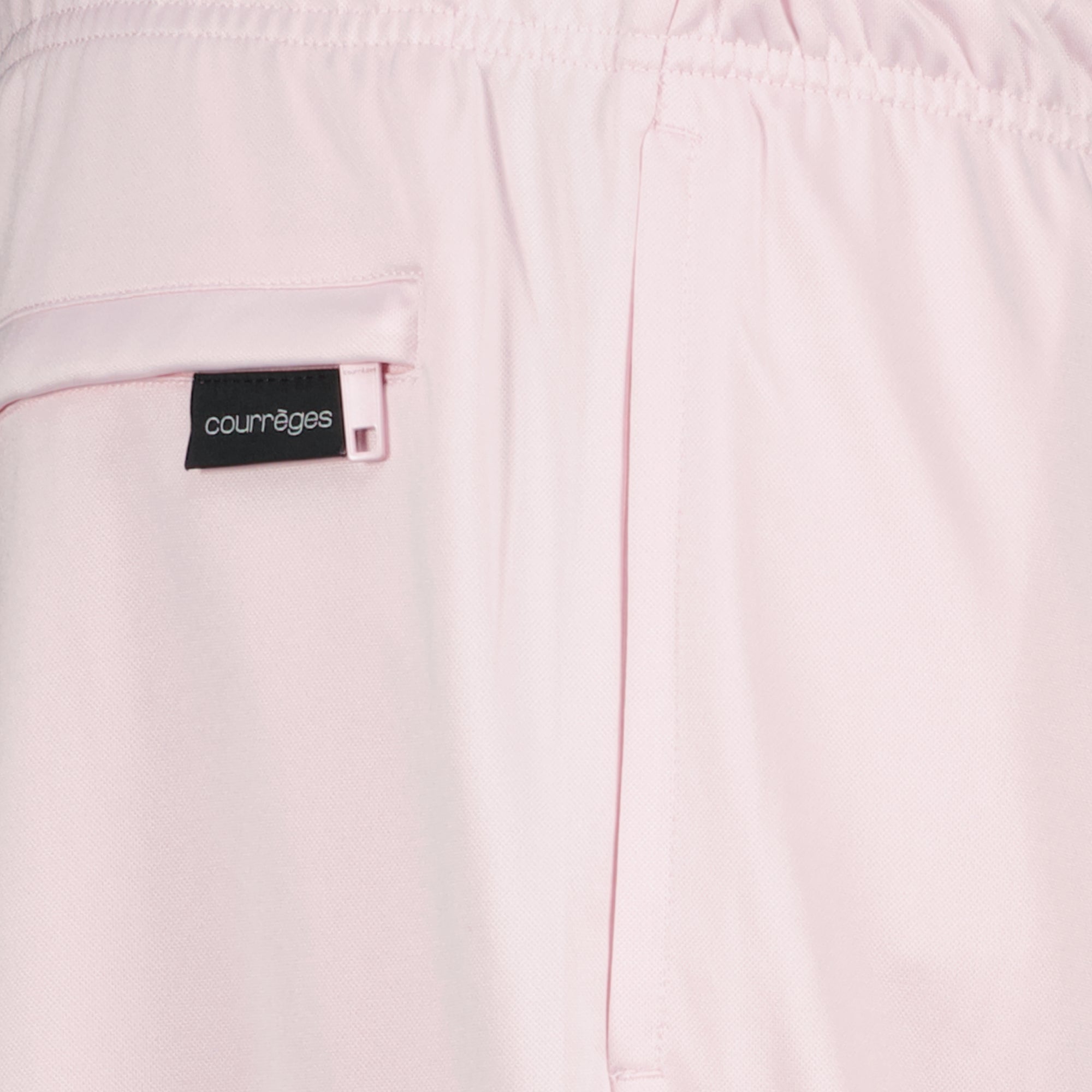 Bild der rosa AC Sportshorts der Marke Courrèges für Herren - Frühjahr/Sommer 2026 - Detailansicht_2