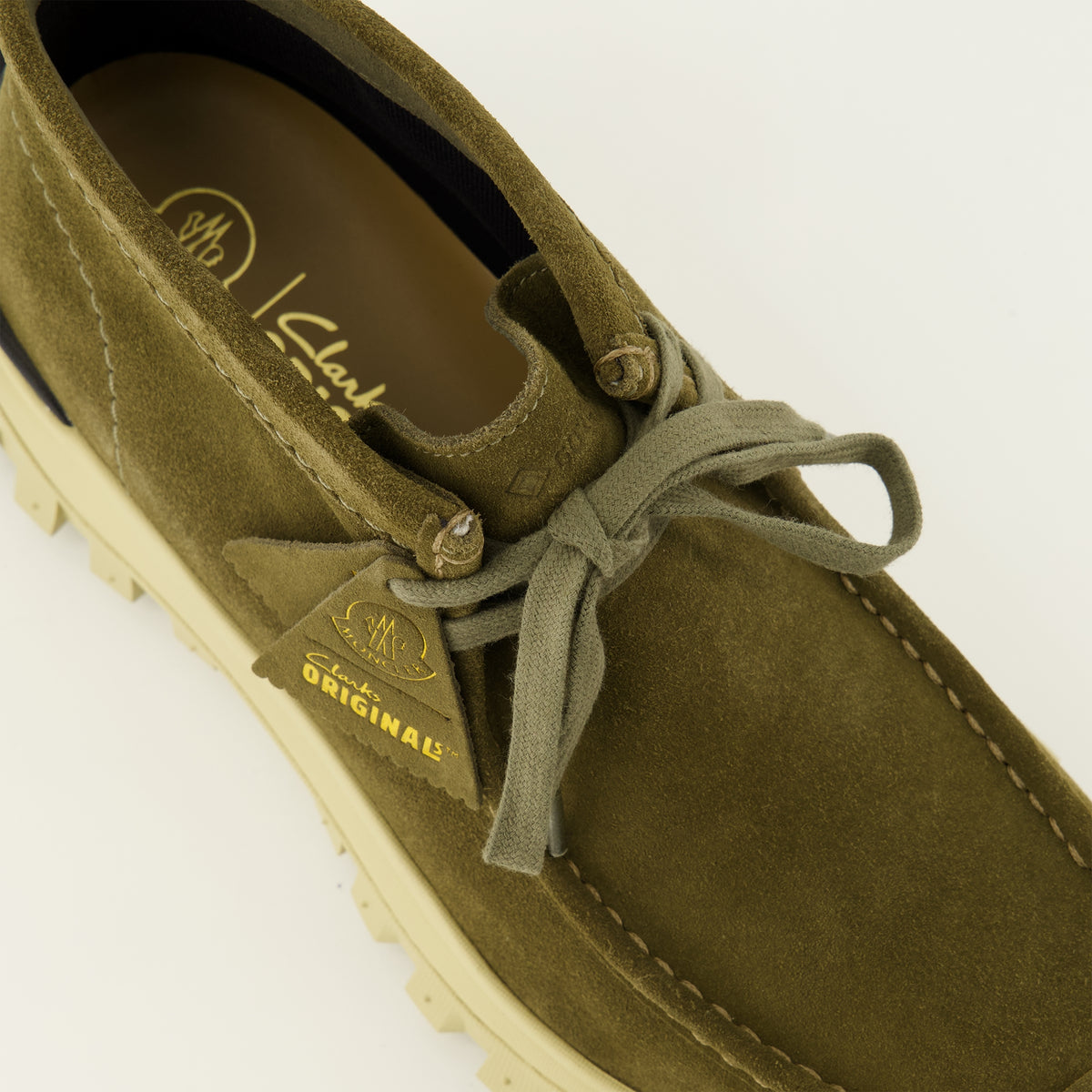Bottes et bottines スエードブーツ トレイルグリップ ワラビー GTX Moncler + Clarks Originals Moncler Kaki Homme