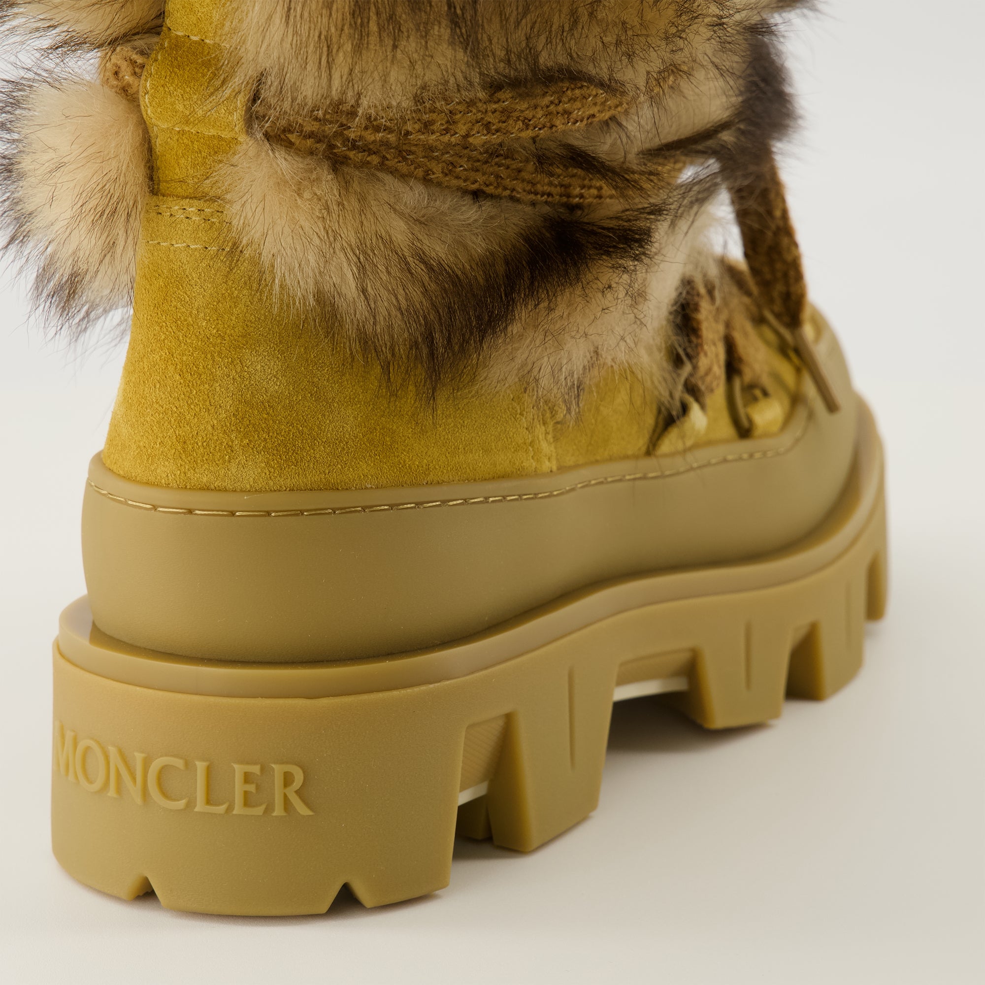 Image de l'article Bottes Peak de la marque Moncler pour Femme - Saison Automne-Hiver 2025 - Vue arrière
