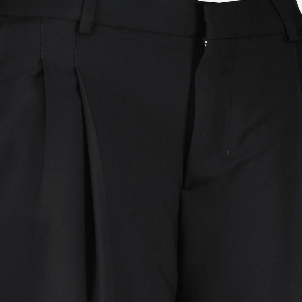 Imagem do bermuda preto em lã da marca Ami PARIS para Mulheres - Temporada Primavera-Verão 2026 - Vista Detalhada_1