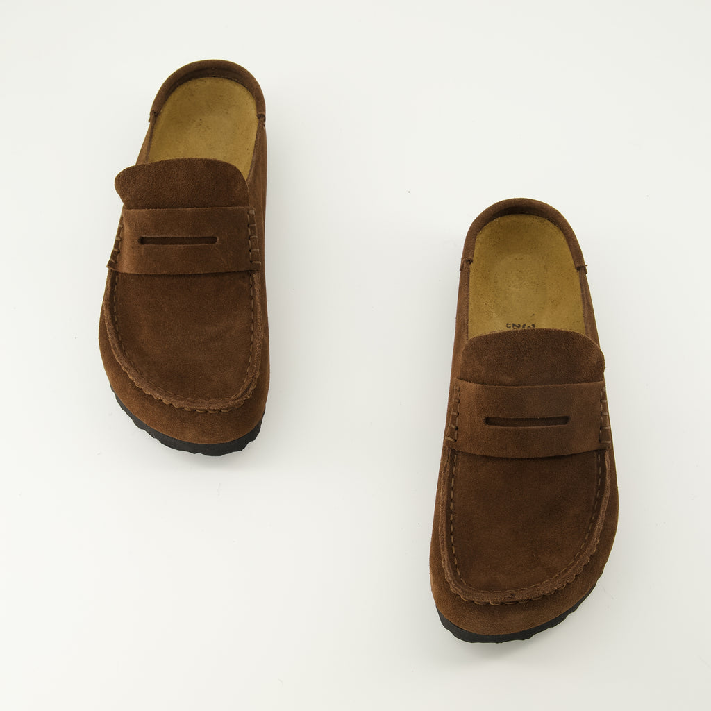 Immagine delle Mules Naples marroni del marchio Birkenstock per Unisex - Stagione Primavera-Estate 2026 - Vista dall'alto della coppia di scarpe