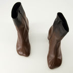 Imagem das Botas Anatomic Ankle castanhas da marca Mm6 para Mulheres - Temporada Outono-Inverno 2025 - Vista detalhada 5