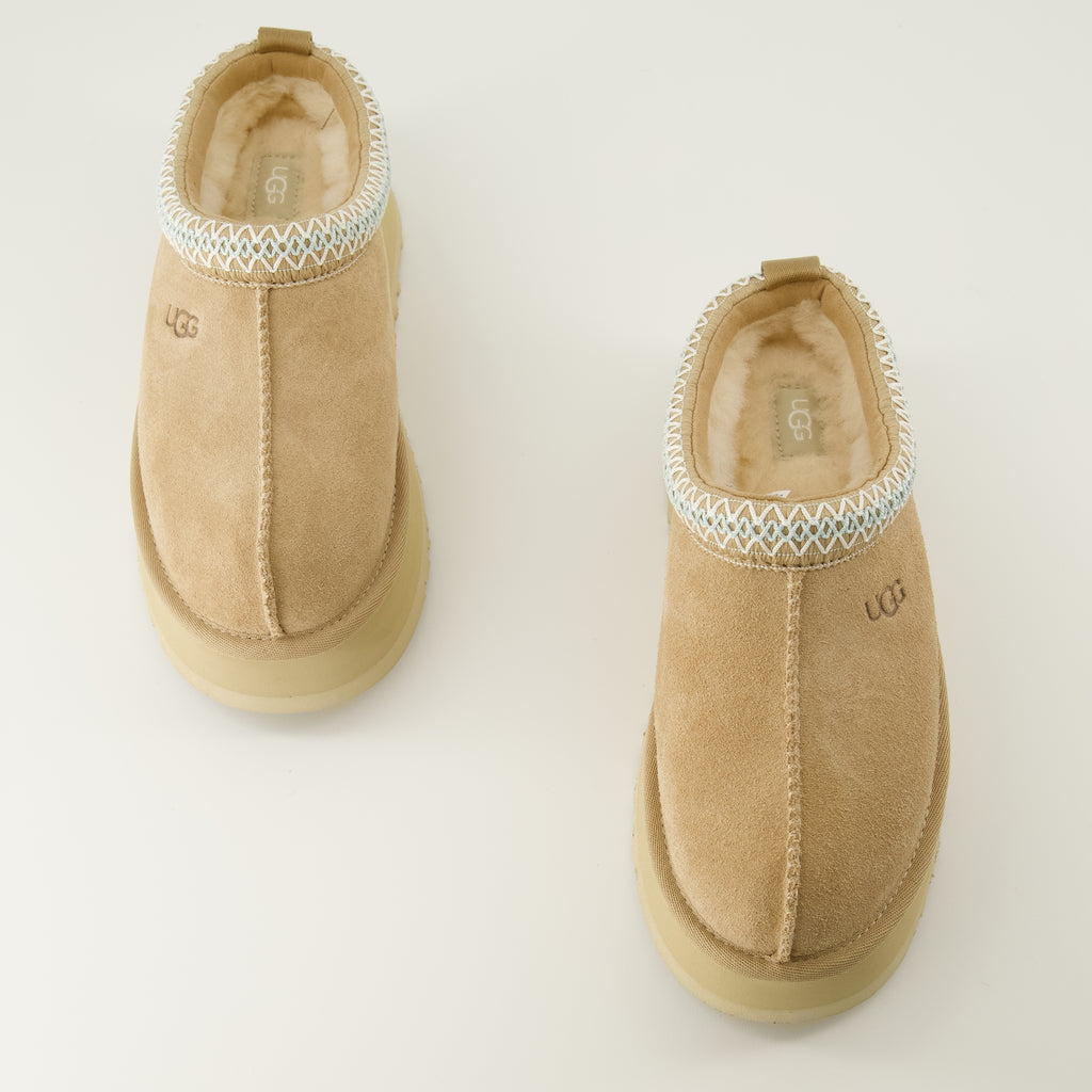 Image de l'article Mules Tazz II de la marque Ugg pour Femme - Saison Automne-Hiver 2025 - Vue de dessus paire de chaussure