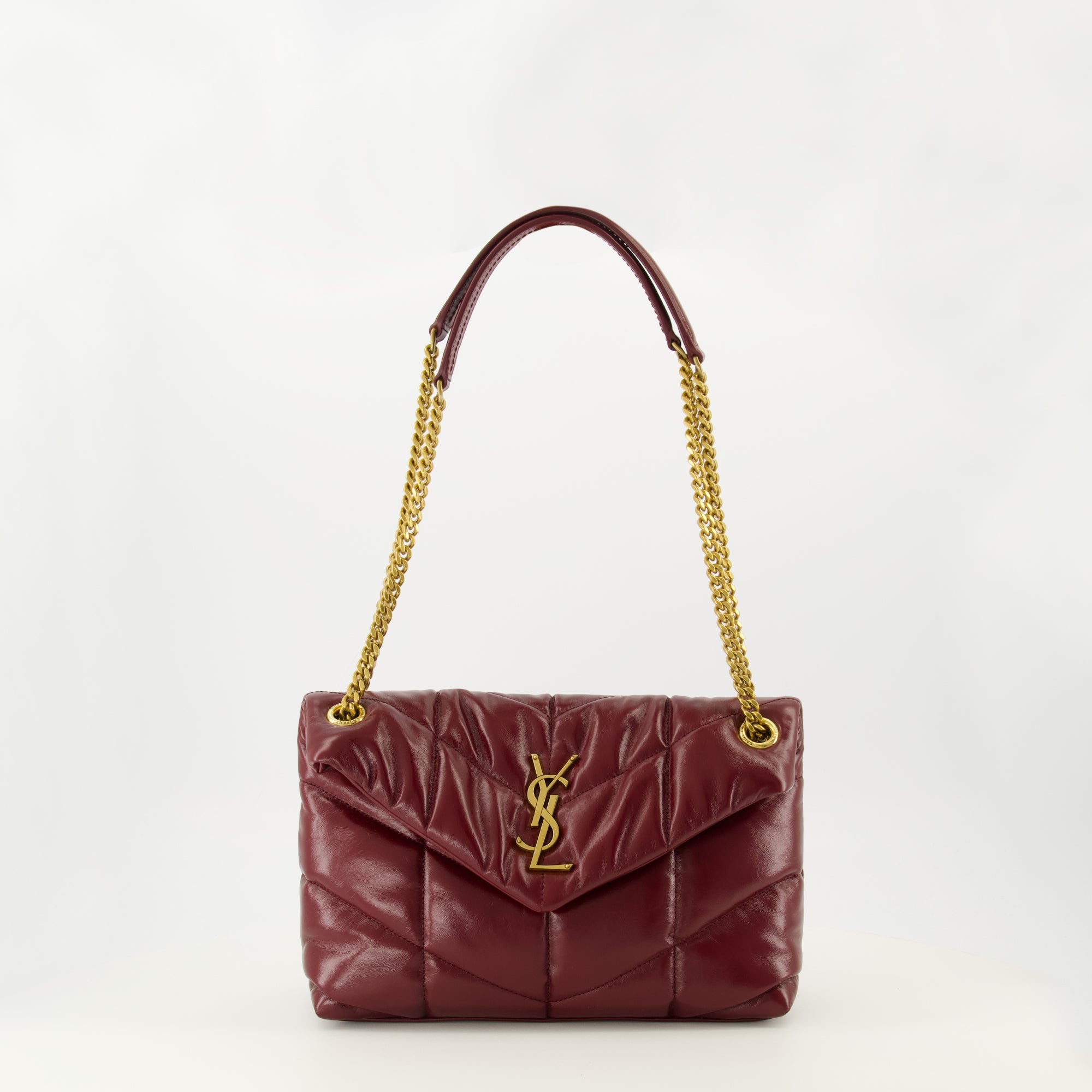 サン・ローランの女性用ボルドー・パファーバッグの記事画像 - 2025年秋冬シーズン - 正面ビュー