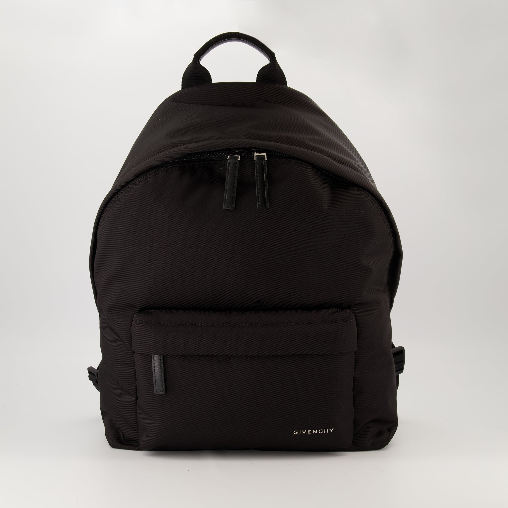 Image de l'article Sac à dos Essential U de la marque Givenchy pour Homme - Saison Automne-Hiver 2025 - Vue de Face