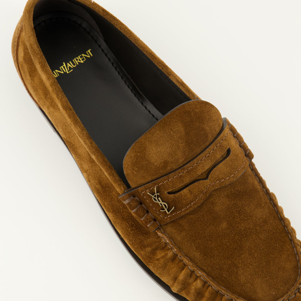 Imagen de los mocasines Laurent de la marca Saint Laurent para Hombre - Temporada Otoño-Invierno 2025 - Vista detallada desde arriba