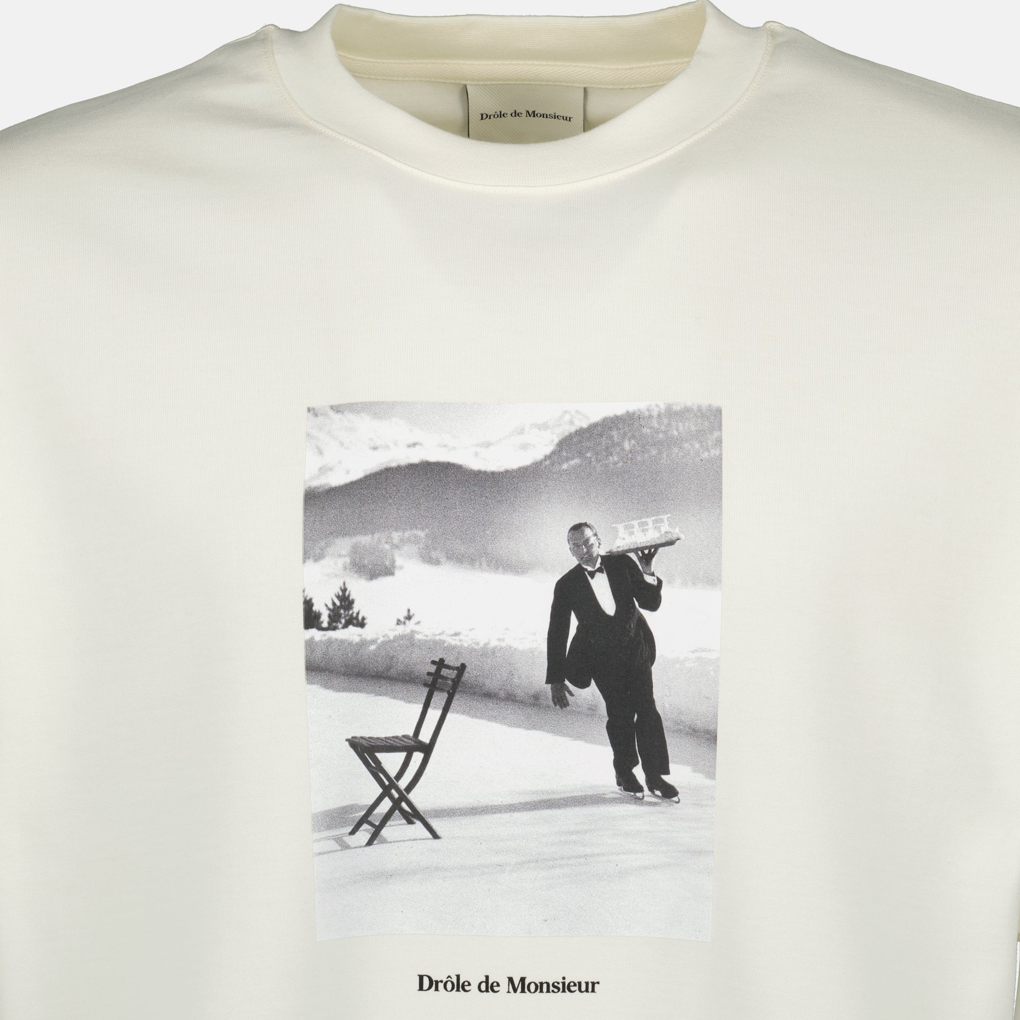 Bild des Artikels T-Shirt Ice skating waiter von Drole De Monsieur für Herren - Herbst-Winter 2025 - Detaillierte Ansicht_2