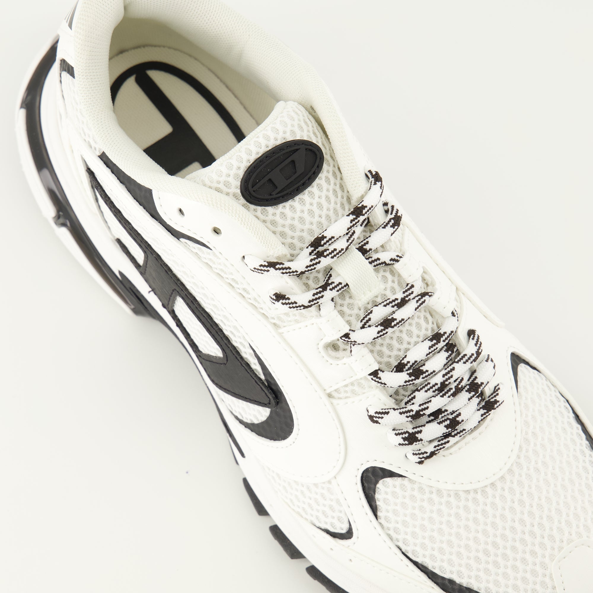 Bild der Diesel Pro-V-Dense Sneakers in Weiß und Schwarz für Männer - Frühjahr-Sommer 2026 - Rückansicht