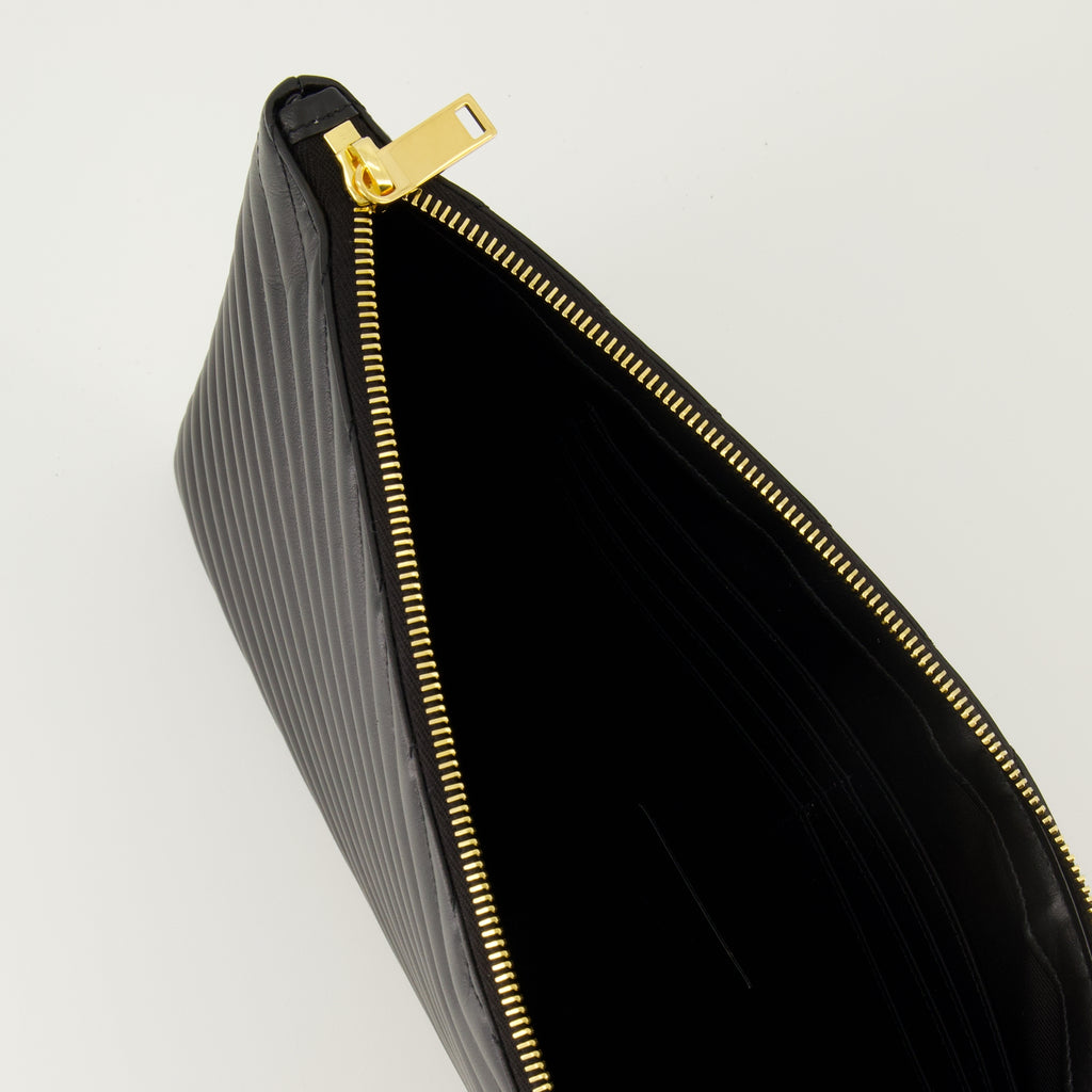 Image of the large Cassandre pouch from the brand Saint Laurent for Women - Autumn-Winter 2025 - Detailed View 3
