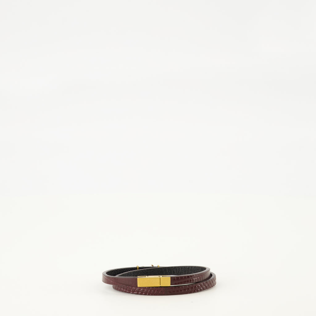 Immagine del bracciale a doppio giro bordeaux effetto coccodrillo del marchio Saint Laurent per Donna - Stagione Autunno-Inverno 2025 - Vista Posteriore