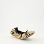 Imagen de las Ballerinas Fawn Check beige de la marca Burberry para Mujer - Temporada Primavera-Verano 2026 - Vista tres cuartos frontal derecha