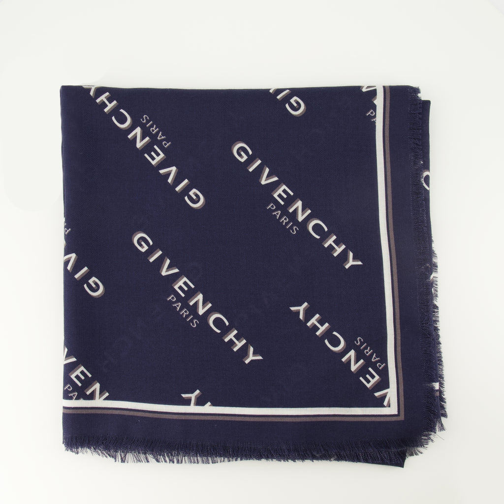 Image of the Givenchy Shadow shawl from the Givenchy brand for Women - Fall-Winter 2025 - Detailed View_3