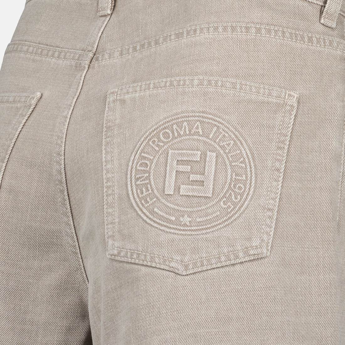 Shorts Short en denim Fendi Gris Femme