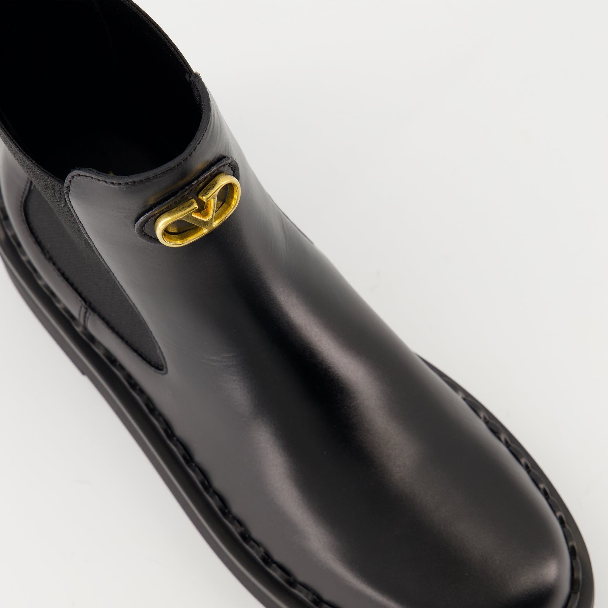 Image de l'article Bottines Beatle de la marque Valentino Garavani pour Femme - Saison Automne-Hiver 2025 - Vue détaillée de haut