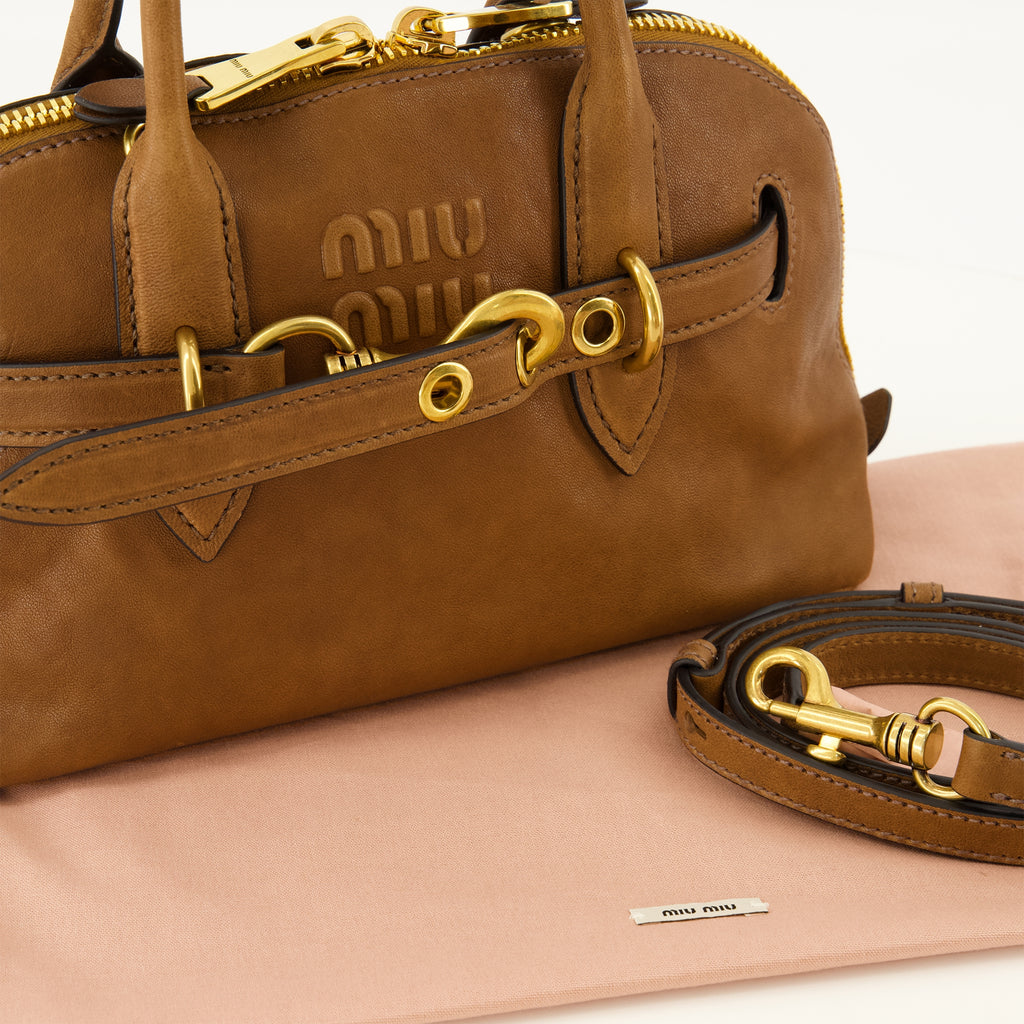 Sacs à main et épaule Sac Aventure en cuir marron Miu Miu Marron Femme