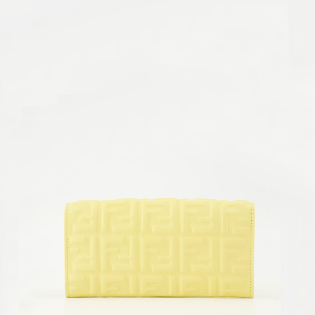 Image de l'article Portefeuille Baguette à chaîne jaune de la marque Fendi pour Femme - Saison Automne-Hiver 2025 - Vue de Dos