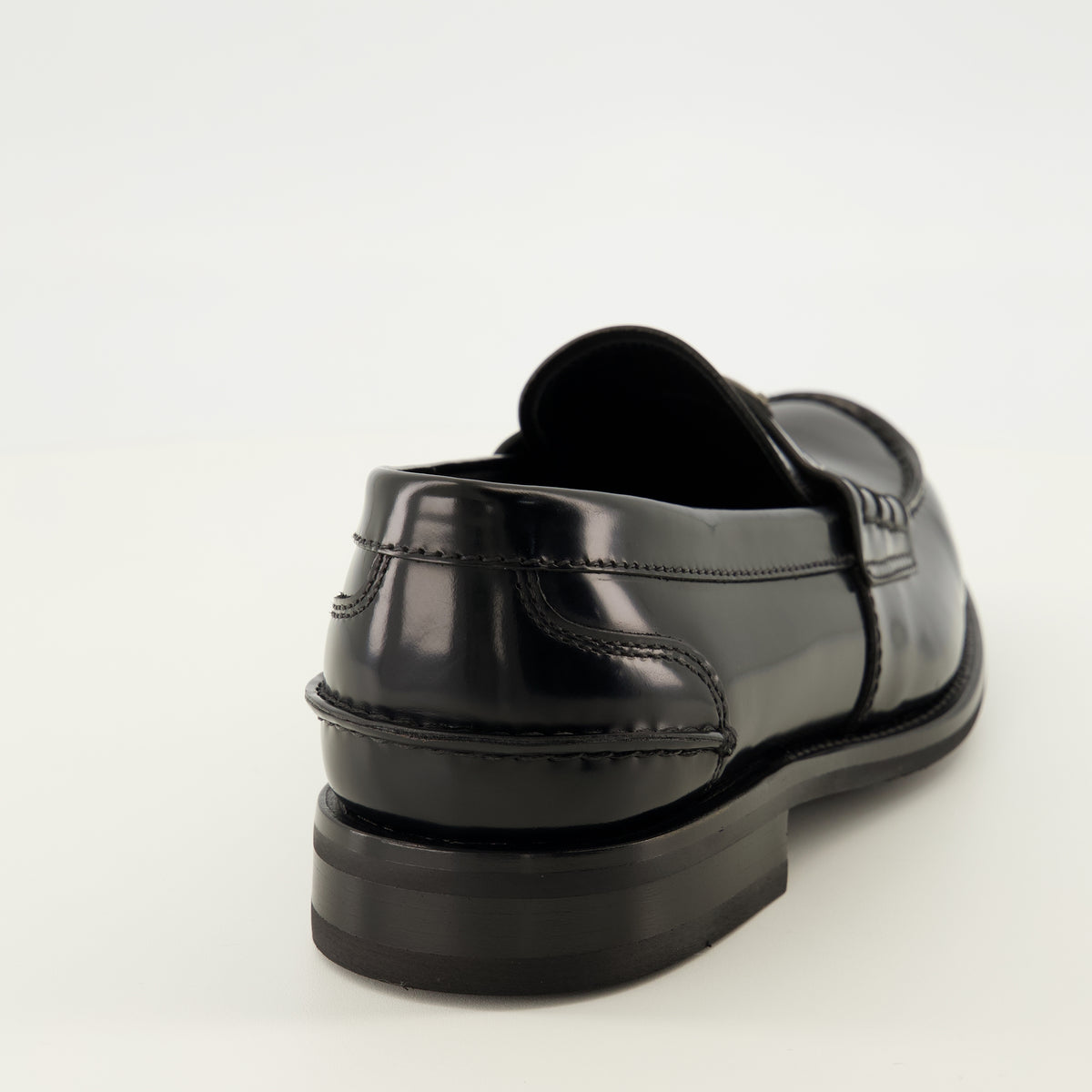 Mocassins Schwarze genoppte Leder Slipper Prada Noir Homme