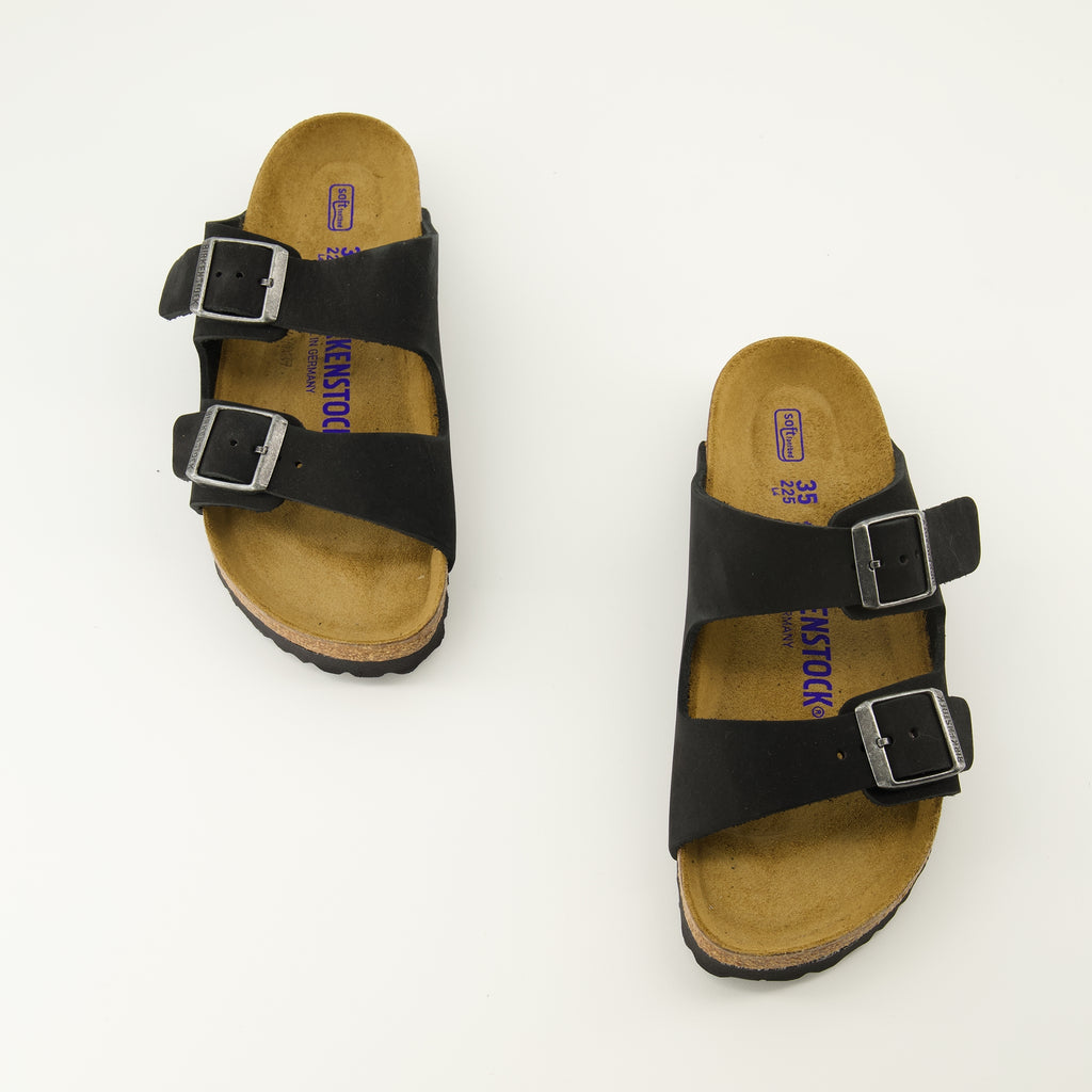 Image de l'article Sandales Arizona noir de la marque Birkenstock pour Femme - Saison Printemps-Été 2025 - Vue de dessus paire de chaussure