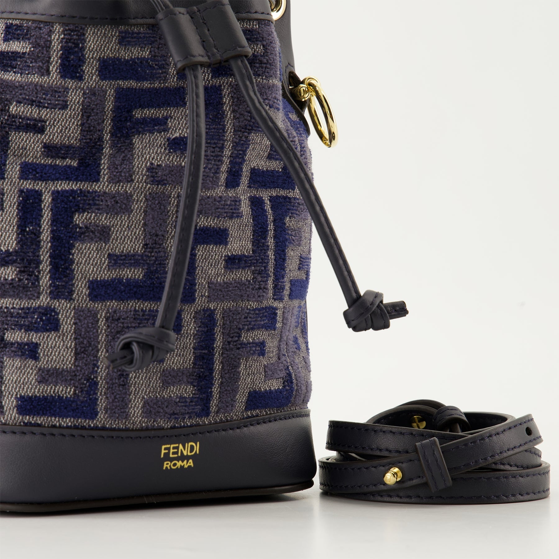 Borse secchiello Sac seau Mon trésor mini Fendi Blu scuro Femme