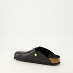 Image de l'article Mules Boston Big Buckle de la marque Birkenstock pour Femme - Saison Automne-Hiver 2025 - Vue trois quarts arrière droite
