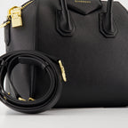 Sacs à main et épaule Sac Antigona en cuir Givenchy Noir Femme