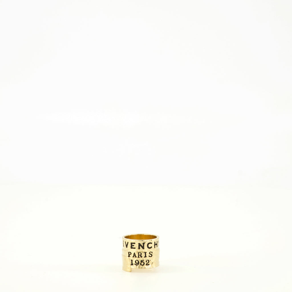Image of the Givenchy Tape Ring from the Givenchy brand for Women - Fall-Winter 2025 - Front View