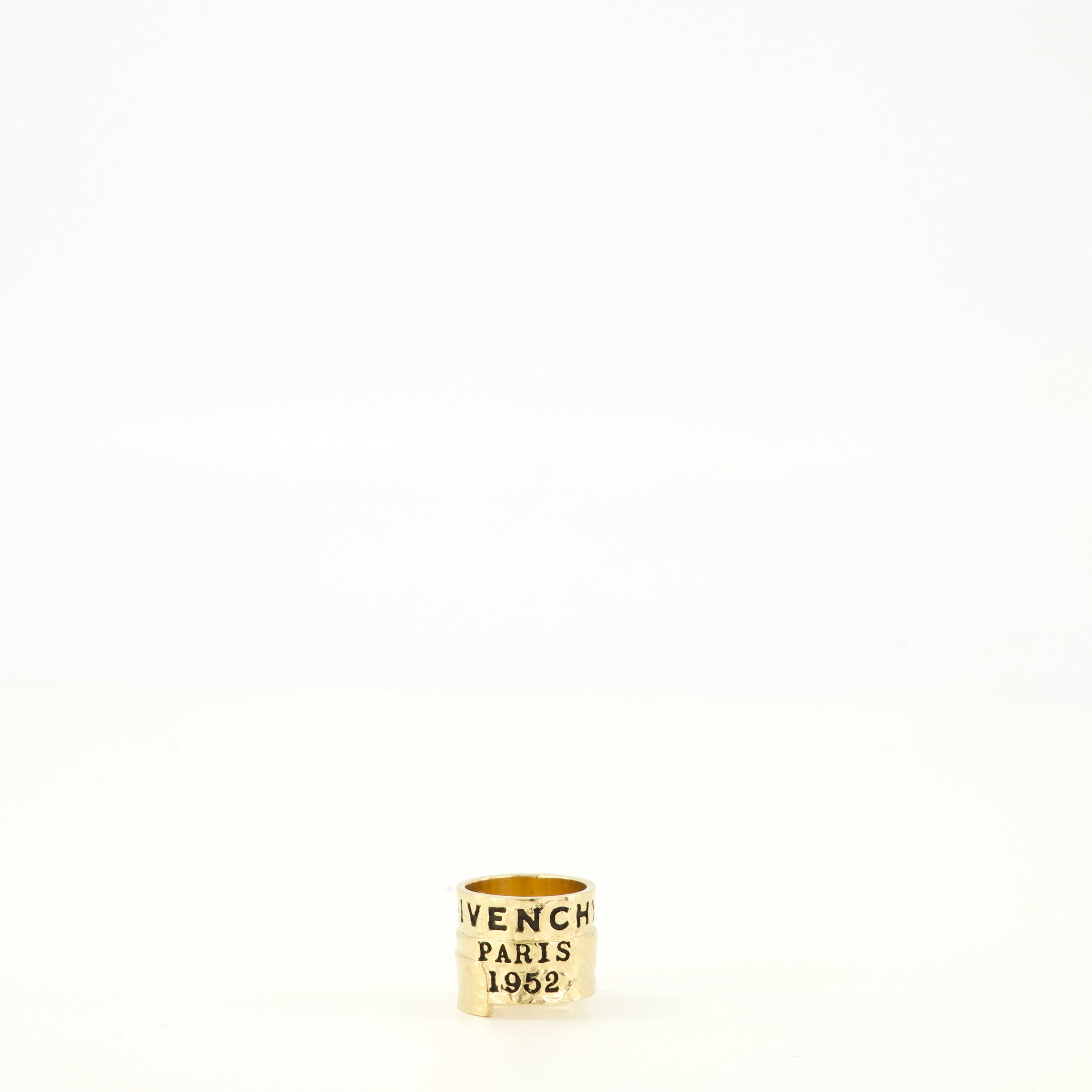 Image of the Givenchy Tape Ring from the Givenchy brand for Women - Fall-Winter 2025 - Front View