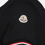 Bild des schwarzen T-Shirts mit Rand der Marke Moncler für Herren - Frühjahr-Sommer 2026 - Detaillierte Ansicht 1