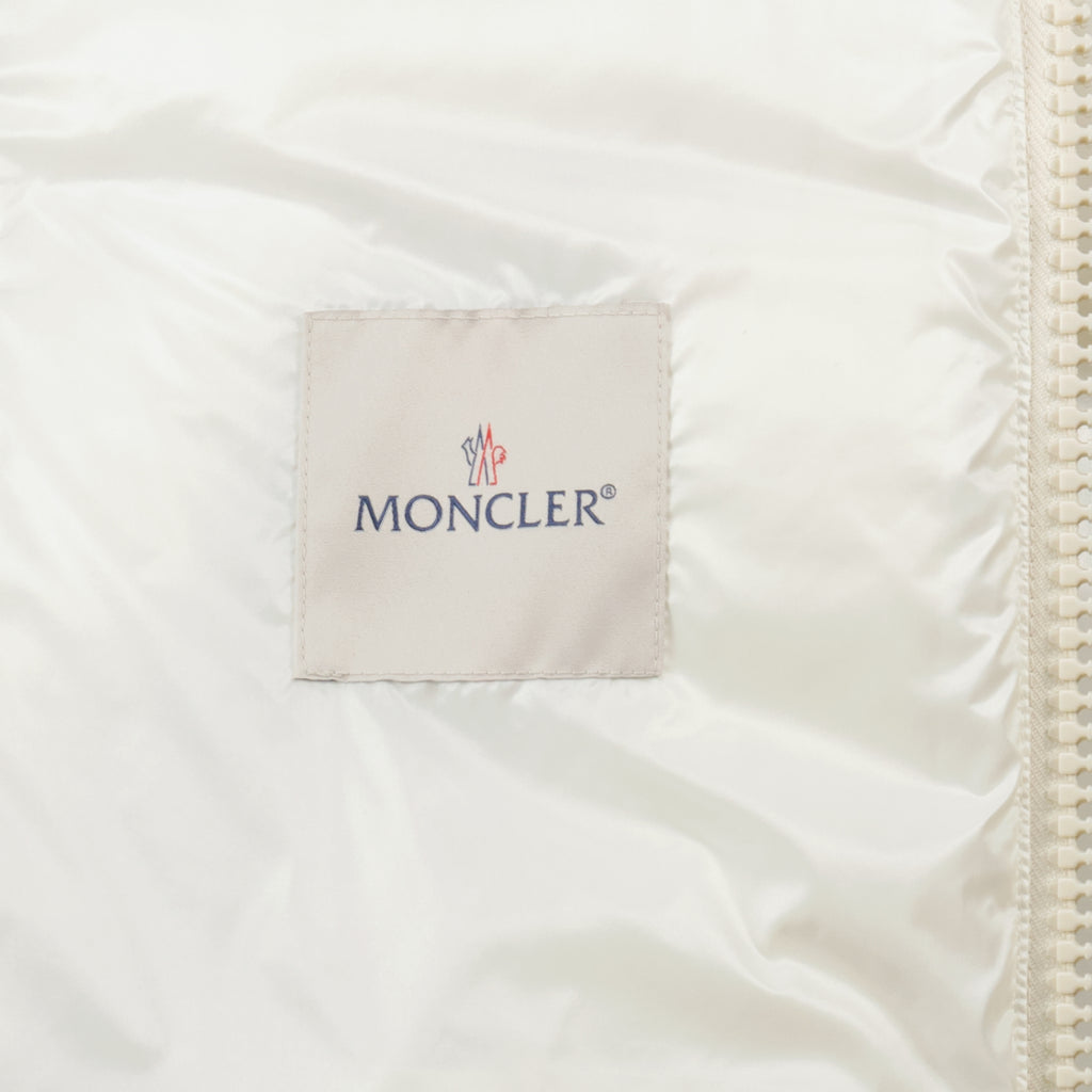 Imagen del abrigo de plumas rosa Andro de Moncler para mujer - Temporada Primavera-Verano 2026 - Vista Detallada_2