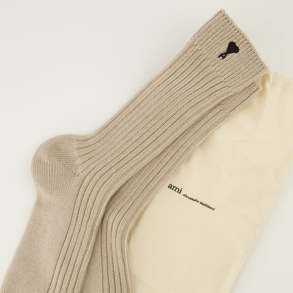 Image de l'article Chaussettes AMI de coeur beige de la marque Ami PARIS pour Unisex - Saison Printemps-Été 2026 - Vue détaillée_2