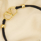 Bild des schwarzen Vlogo-Armbandes der Marke Valentino Garavani für Frauen - Frühjahr-Sommer 2026 - Detailansicht 2