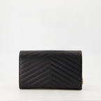 Imagen de la billetera Cassandre con cadena de la marca Saint Laurent para Mujeres - Temporada Otoño-Invierno 2025 - Vista Trasera