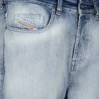 Image de l'article Jean D-Macro 2001 L32 effet délavé de la marque Diesel pour Homme - Saison Printemps-Été 2026 - Vue détaillée_1