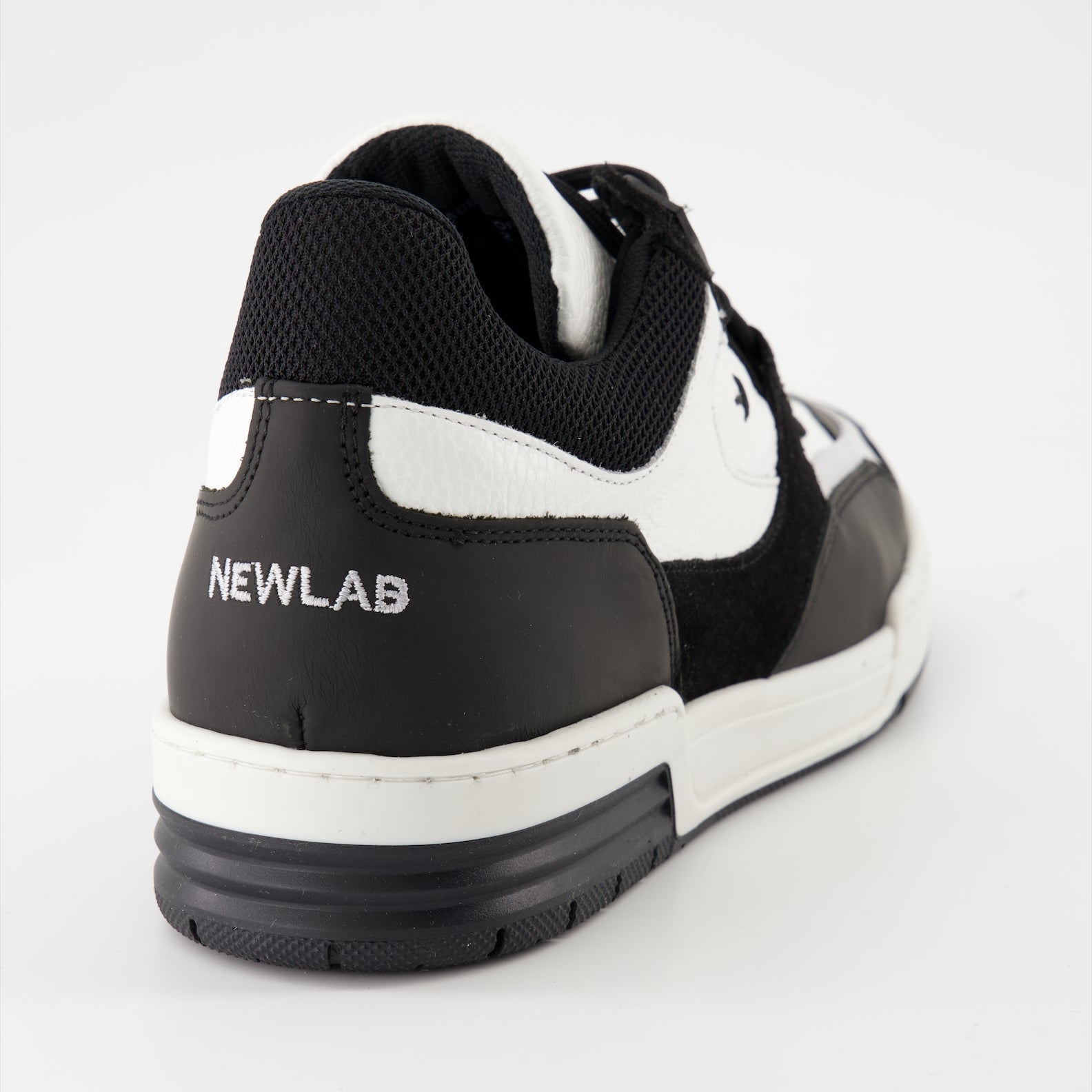 Sneaker Baskets NL12 New Lab Negro Unisexo
