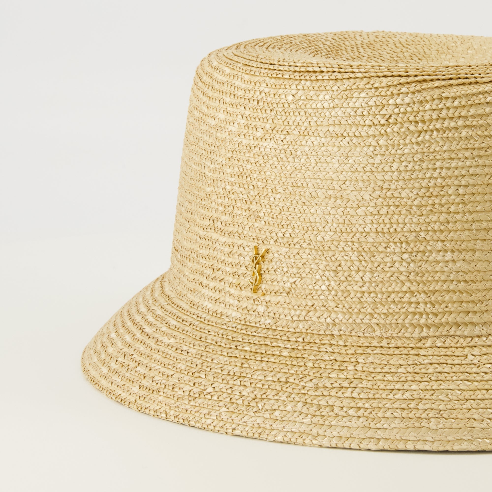 Image de l'article Bob Maglina en paille de la marque Saint Laurent pour Homme - Saison Printemps-Été 2026 - Vue détaillée_2