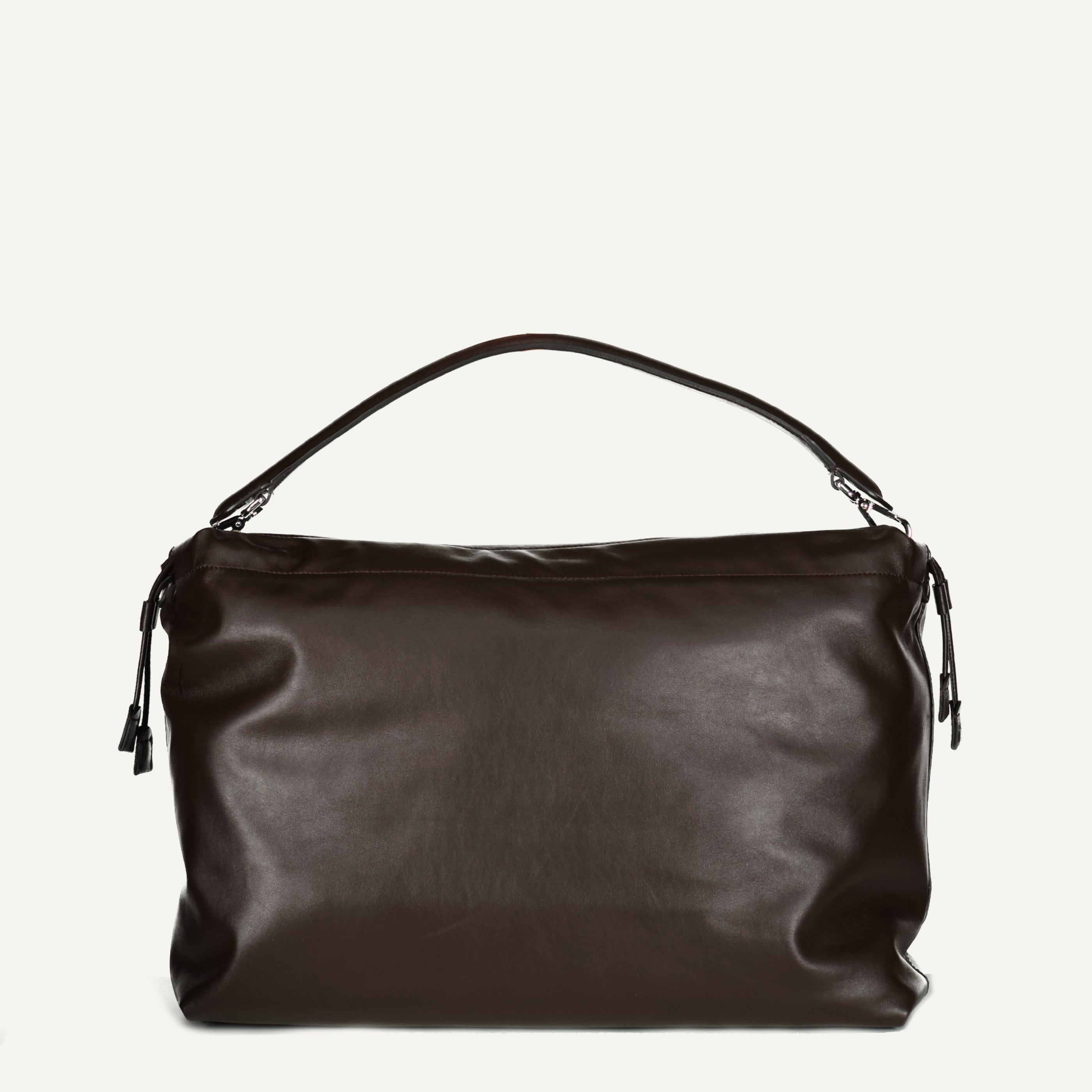Image de l'article Sac Messenger Flux maxi marron de la marque Fendi pour Homme - Saison Automne-Hiver 2025 - Vue de Dos