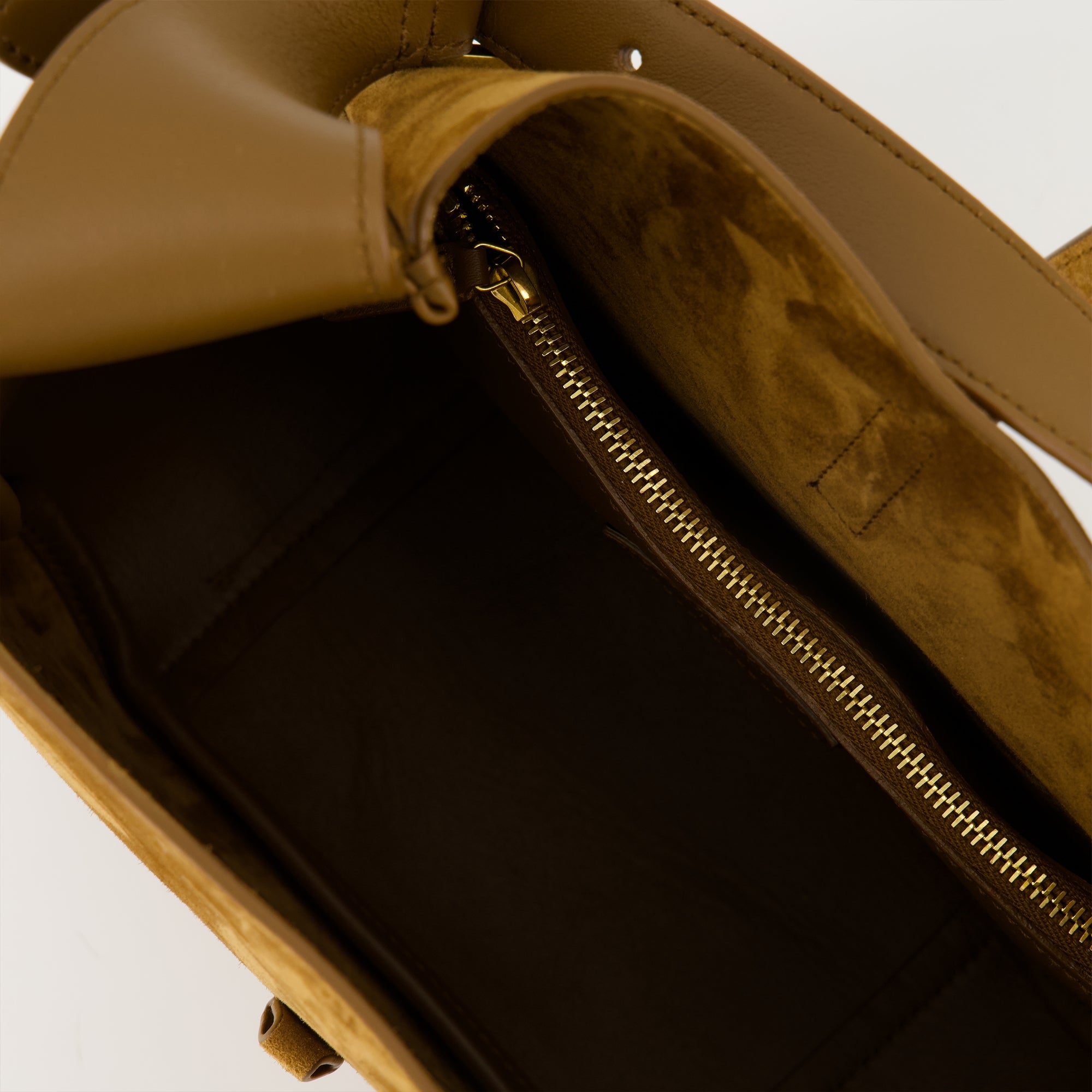 Immagine dell'articolo Le 5 à 7 small del marchio Saint Laurent per Donna - Stagione Autunno-Inverno 2025 - Vista Dettagliata_3